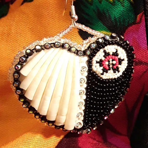 Half Navajo Basket Half Dentalium Beaded Earrings - Picture 2 of 3